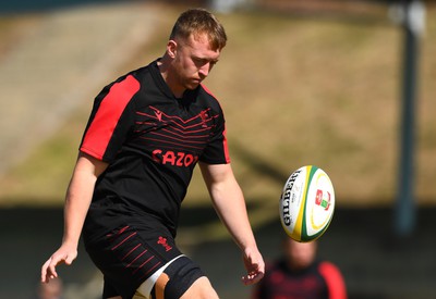 300622 - Wales Rugby Training - Tommy Reffell during training 