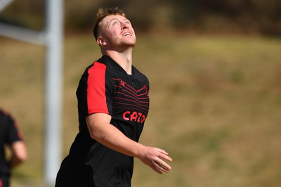 300622 - Wales Rugby Training - Tommy Reffell during training 