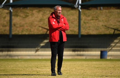 300622 - Wales Rugby Training - Wayne Pivac during training 