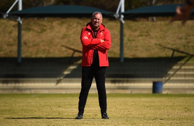 300622 - Wales Rugby Training - Wayne Pivac during training 