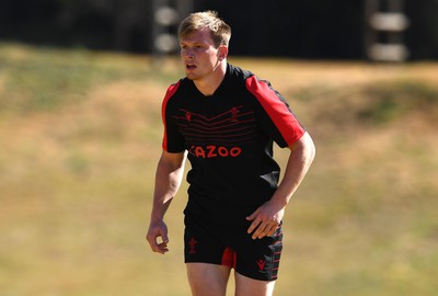 300622 - Wales Rugby Training - Nick Tompkins during training 