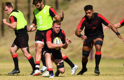 300622 - Wales Rugby Training - Tommy Reffell during training 