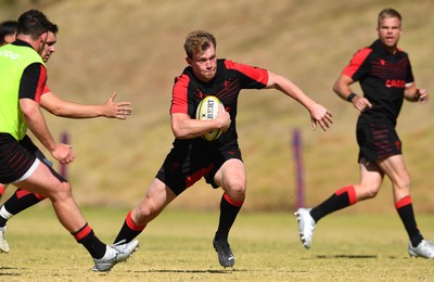 300622 - Wales Rugby Training - Nick Tompkins during training 