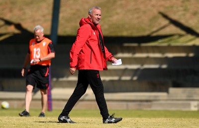 300622 - Wales Rugby Training - Wayne Pivac during training 