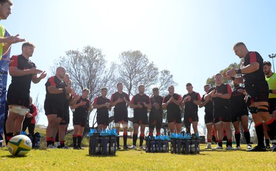 300622 - Wales Rugby Training - Rhys Patchell, Will Rowlands, Dillon Lewis, Tommy Reffell, Liam Williams, Nick Tompkins, Kieran Hardy, Adam Beard, Dan Biggar, Talupe Faletau, Ryan Elias, Josh Adams, Rhys Carre, Tomas Francis, Dan Lydiate, Johnny Williams huddle during training