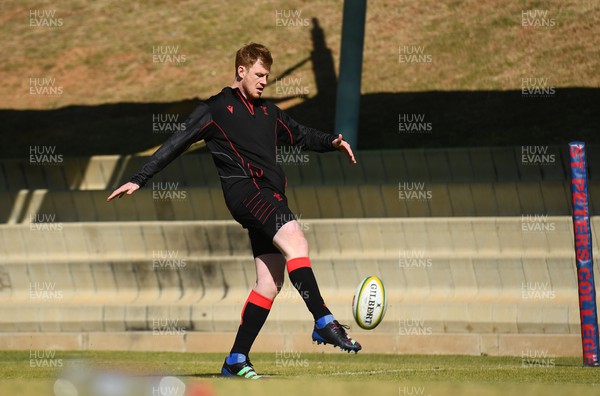 300622 - Wales Rugby Training - Rhys Patchell during training 
