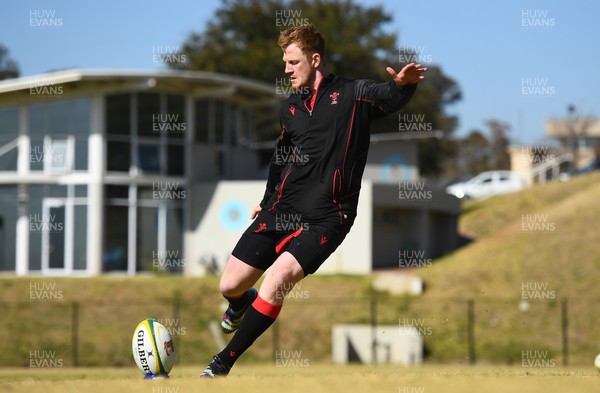300622 - Wales Rugby Training - Rhys Patchell during training 