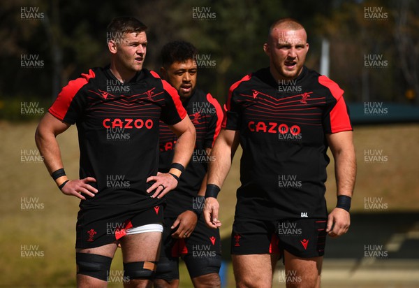 300622 - Wales Rugby Training - Dan Lydiate, Taulupe Faletau and Dillon Lewis during training 