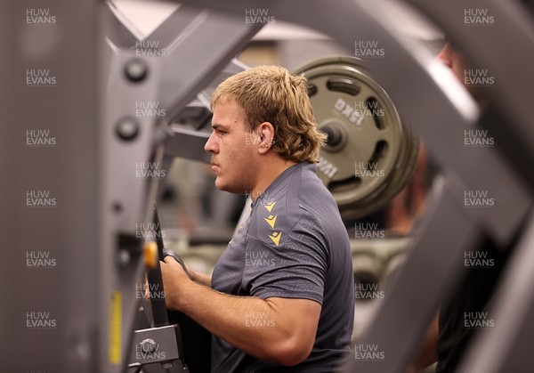 300625 - Wales Rugby Gym Session in Kitakyushu in the week leading up to their first test against Japan - Archie Griffin during training