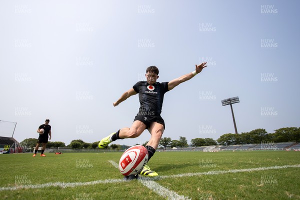 300625 - Wales Rugby Training in Kitakyushu in the week leading up to their first test against Japan - Dan Edwards during training
