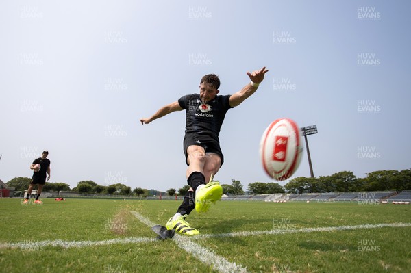 300625 - Wales Rugby Training in Kitakyushu in the week leading up to their first test against Japan - Dan Edwards during training