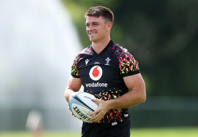 300626 - Wales Rugby Training ahead of the first Nations Championship game against Fiji - Reuben Morgan-Williams during training