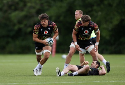 300626 - Wales Rugby Training ahead of the first Nations Championship game against Fiji - Teddy Williams during training