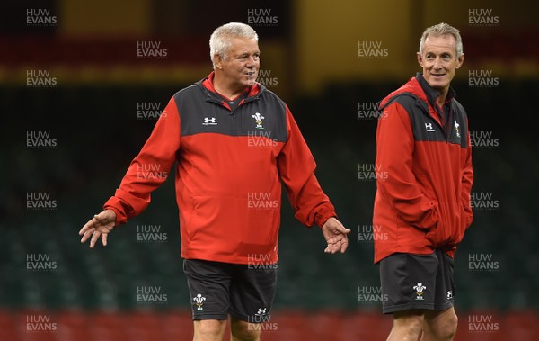 300819 - Wales Rugby Training - Warren Gatland and Rob Howley during training