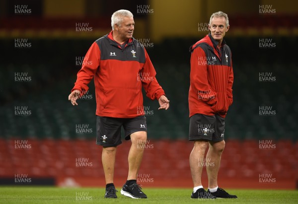 300819 - Wales Rugby Training - Warren Gatland and Rob Howley during training