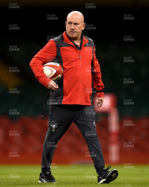 300819 - Wales Rugby Training - Shaun Edwards during training