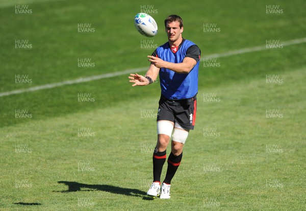 30.09.11 - Wales Rugby Training - Sam Warburton during training. 