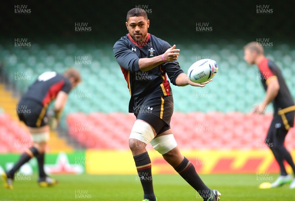 300915 - Wales Rugby Training -Taulupe Faletau during training