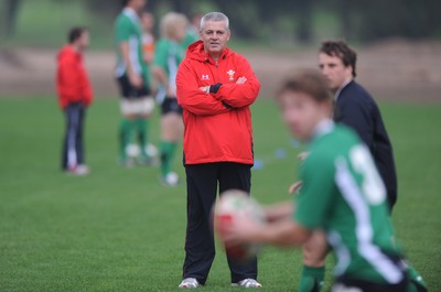 30.10.09 - Wales Rugby Training - Wales head coach Warren Gatland during training. 