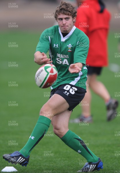 30.10.09 - Wales Rugby Training - Leigh Halfpenny during training. 