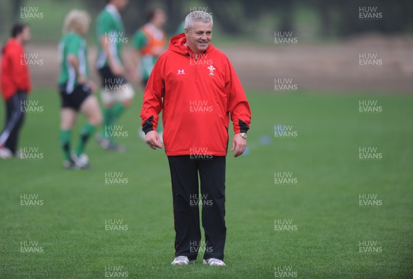 30.10.09 - Wales Rugby Training - Wales head coach Warren Gatland during training. 