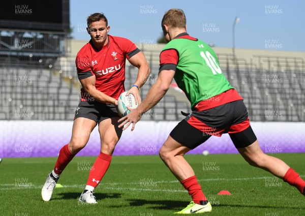 301019 - Wales Rugby Training - Hallam Amos during training