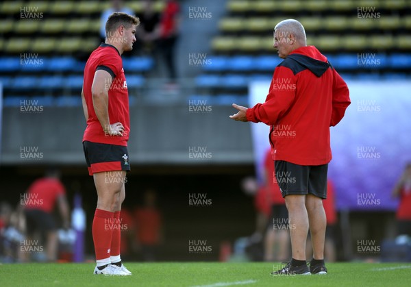301019 - Wales Rugby Training - Hallam Amos and Warren Gatland during training