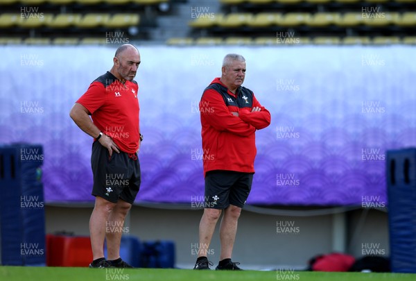 301019 - Wales Rugby Training - Robin McBryde and Warren Gatland during training