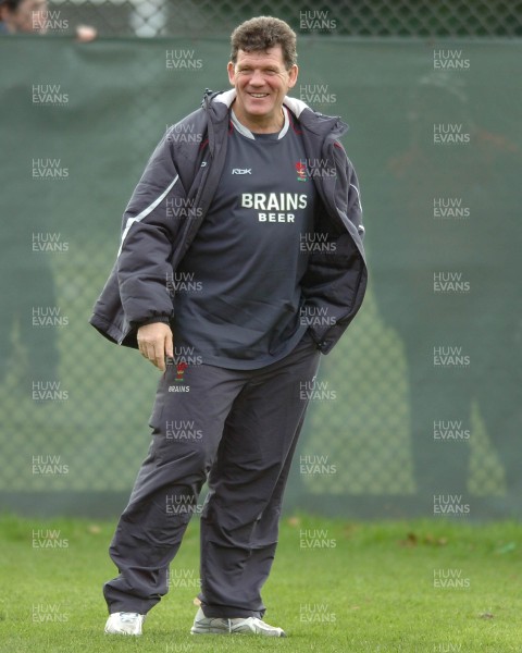 310107 - Wales Rugby Training - Wales Coach, Gareth Jenkins arrives at training 