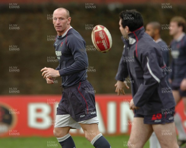 310107 - Wales Rugby Training - Gareth Thomas passes to Stephen Jones during training 