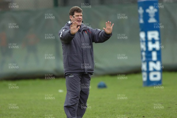 310107 - Wales Rugby Training - Gareth Jenkins makes a point during training 