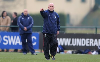 31.01.11 - Wales Rugby Training - Wales assistant coach Shaun Edwards talks to players during training. 