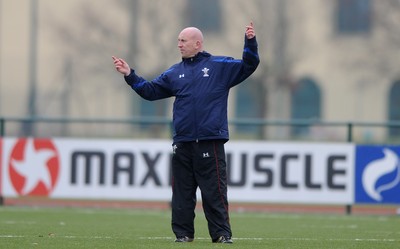 31.01.11 - Wales Rugby Training - Wales assistant coach Shaun Edwards talks to players during training. 