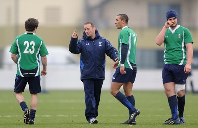 31.01.11 - Wales Rugby Training - Wales under 20 head coach Darren Edwards during training. 