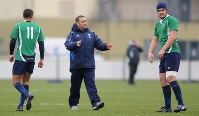 31.01.11 - Wales Rugby Training - Wales under 20 head coach Darren Edwards during training. 