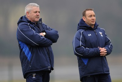 31.01.11 - Wales Rugby Training - Wales under 20 head coach Darren Edwards(r) talks to Wales head coach Warren Gatland during training. 