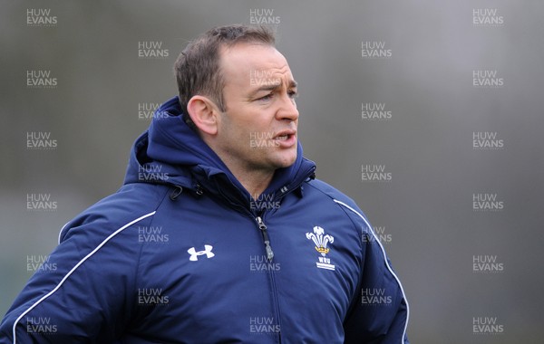 31.01.11 - Wales Rugby Training - Wales Under 20 head coach Darren Edwards during training. 
