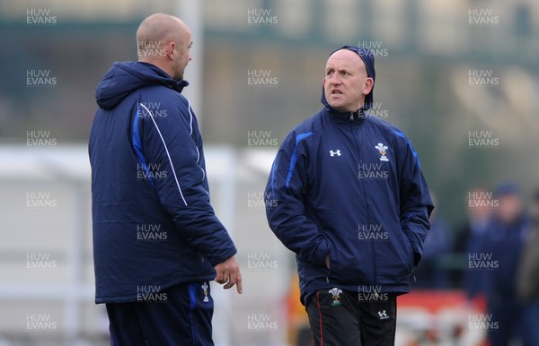 31.01.11 - Wales Rugby Training - Wales defence coach Shaun Edwards and Wales under 20 assistant coach Rob Appleyard during training. 