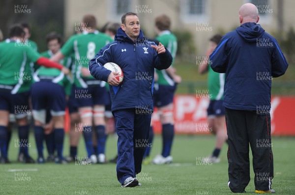 31.01.11 - Wales Rugby Training - Wales under 20 head coach Darren Edwards talks to Wales defence coach Shaun Edwards during training. 