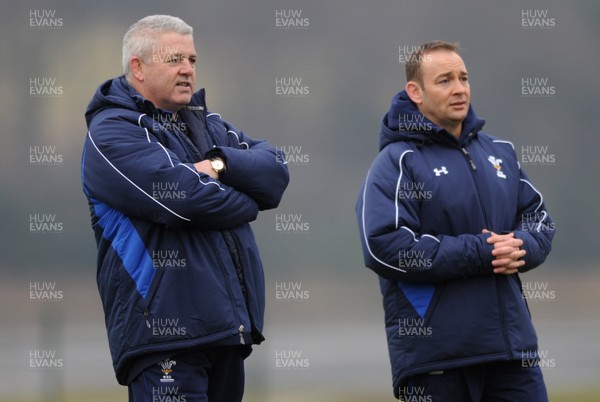 31.01.11 - Wales Rugby Training - Wales under 20 head coach Darren Edwards(r) talks to Wales head coach Warren Gatland during training. 