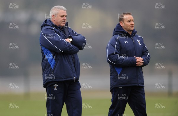 31.01.11 - Wales Rugby Training - Wales under 20 head coach Darren Edwards(r) talks to Wales head coach Warren Gatland during training. 
