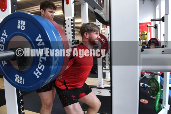 310122 - Wales Rugby Training - Aaron Wainwright during a gym session