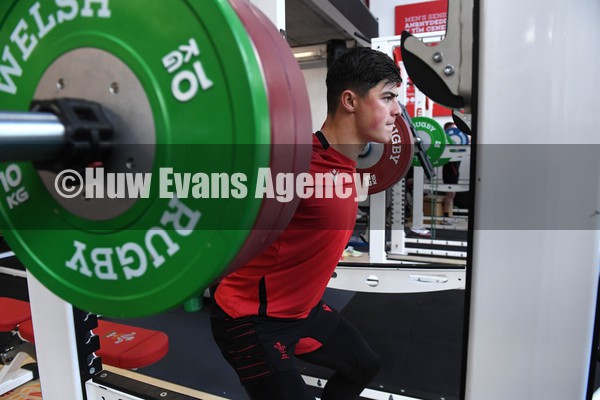 310122 - Wales Rugby Training - Louis Rees-Zammit during a gym session