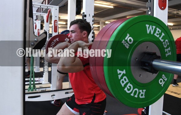 310122 - Wales Rugby Training - Taine Basham during a gym session