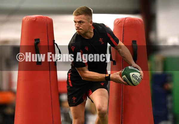 310122 - Wales Rugby Training - Gareth Anscombe during training