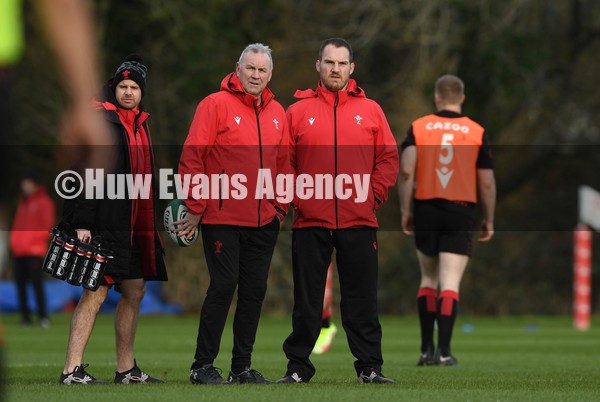 310122 - Wales Rugby Training - Wayne Pivac and Gethin Jenkins during training