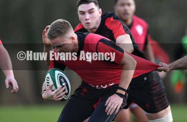 310122 - Wales Rugby Training - Gareth Anscombe during training