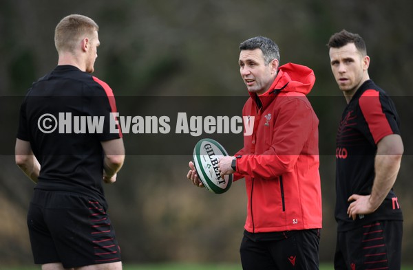 310122 - Wales Rugby Training - Johnny McNicholl, Stephen Jones and Gareth Davies during training