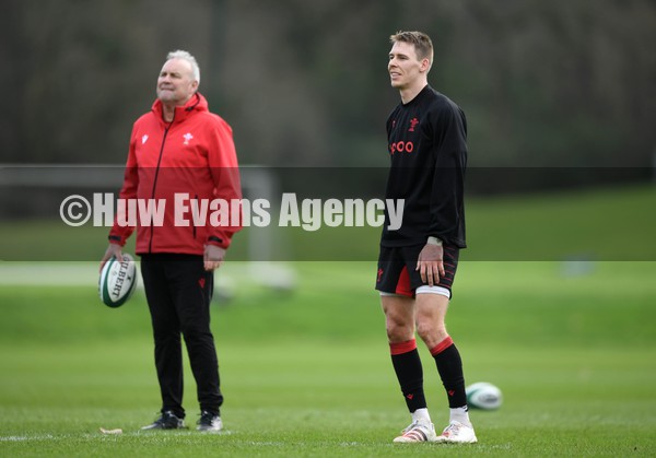 310122 - Wales Rugby Training - Wayne Pivac and Liam Williams during training
