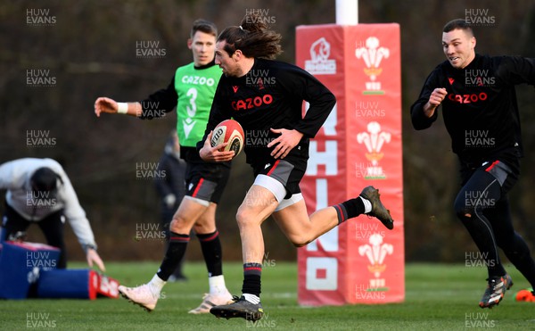 310123 - Wales Rugby Training - Justin Tipuric during training